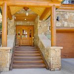 Ski-In/Ski-Out Mountain Village Condo W/ Hot Tub!