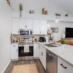 Newly Remodeled 2Nd Floor Lulu City Condo