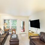 Cozy Two Bedroom In The Middle Of It All!