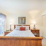 Cozy Two Bedroom In The Middle Of It All!