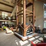 Condo With Great Ski Access And Heated Garage