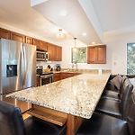 South Facing Condo Close To Ski Access, Groceries, Shops And Restaurants