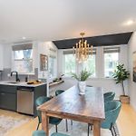 Tri-Level Condo, Close To Coonskin Lift!