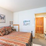 Cozy Tomboy Studio With Private Deck