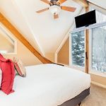 Huge Riverfront Deck, Walk Everywhere - Viking Lodge 100A Condo