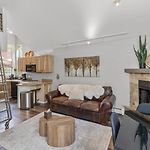 Ski In Out Remodeled Luxury Condo