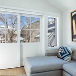 Upscale Condo Near Lift And Town With Mountain Views