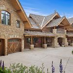 Hilltop Hideaway By Exceptional Stays