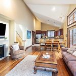 Scenic Mountain View Condo - Walk To Lift 7