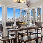 Wapiti Lane Home
