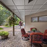 Walk To Ski, Stylish & Bright! Ground Floor, Hot Tub, Pool Condo