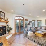Bear Creek Lodge 212