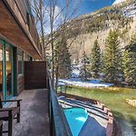 Ice House Lodge And Condominiums