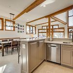 Luxurious Ski-In/Ski-Out Telluride Mountain Escape