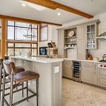 Luxurious Ski-In/Ski-Out Telluride Mountain Escape