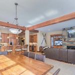 Ski-In Ski-Out 4Br W- Deck, Hot Tub, & Crib
