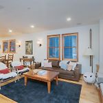 South Pacific Townhouse By Exceptional Stays