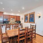 South Pacific Townhouse By Exceptional Stays