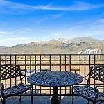 Mountain Village Retreat - Steam Shower & Views