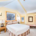 Le Chamonix D Condo