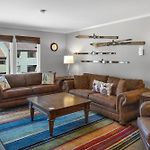 West End Winner - Hot Tub, Parking, Open Kitchen & Living Space Condo