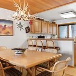 Riverside Condos B101 By Avantstay