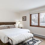Riverside Condos C202 By Avantstay