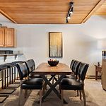 Riverside Condos A102 By Avantstay