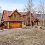 Russell Home By Avantstay