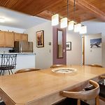 Riverside Condos D01 By Avantstay