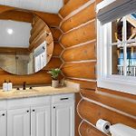 New! Chic European Style Cabin, Short Walk To Ski Home