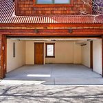 Russell Home By Avantstay