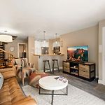 Ski In Out In Town! Ski Area Views, Fireplace, Hot Tub Condo