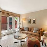 Ski In Out In Town! Ski Area Views, Fireplace, Hot Tub Condo