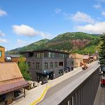 Comfy Casual Near Gondola & Main Street! Needle Rock 3 Condo