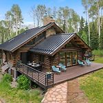 Scenic Escape - Private Deck Designer Interiors