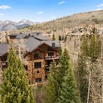 Mountain Village Retreat Hot Tub Ski-Inout