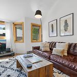 Chalet Chic Condo, Short Walk To Lift 7, Covered Parking Condo