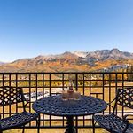Mountain Village Retreat - Steam Shower & Views