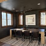 Elk Lake Lodge