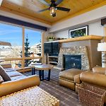 Fairmont Heritage Place, Franz Klammer Lodge