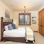 Twin Elk By Exceptional Chalet