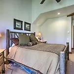Upscale Ski-in/ski-out Escape W/ Deck + Grill *