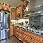 Holiday home Upscale Ski-in/ski-out Escape W/ Deck + Grill *