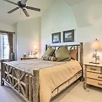 Upscale Ski-in/ski-out Escape W/ Deck + Grill *
