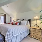 Holiday home Upscale Ski-in/ski-out Escape W/ Deck + Grill *
