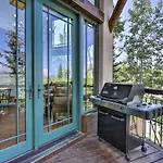 Upscale Ski-in/ski-out Escape W/ Deck + Grill *