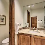 Holiday home Upscale Ski-in/ski-out Escape W/ Deck + Grill