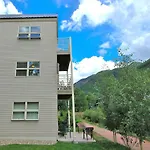 Apartment River Retreat! Mtn View Balcony, Pool, Hot Tub Viking 210 *