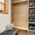 Holiday home Depot Luxury Townhome: Rooftop Hot Tub & Gondola Access